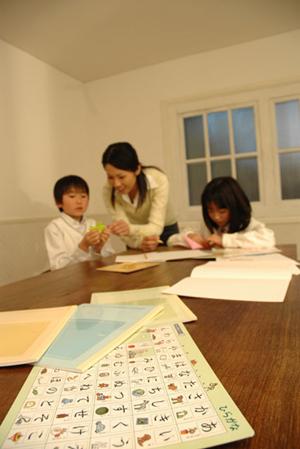 芸能専門学校から芸能の分野を志す